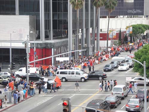 LA华人抗议CNN辱华001